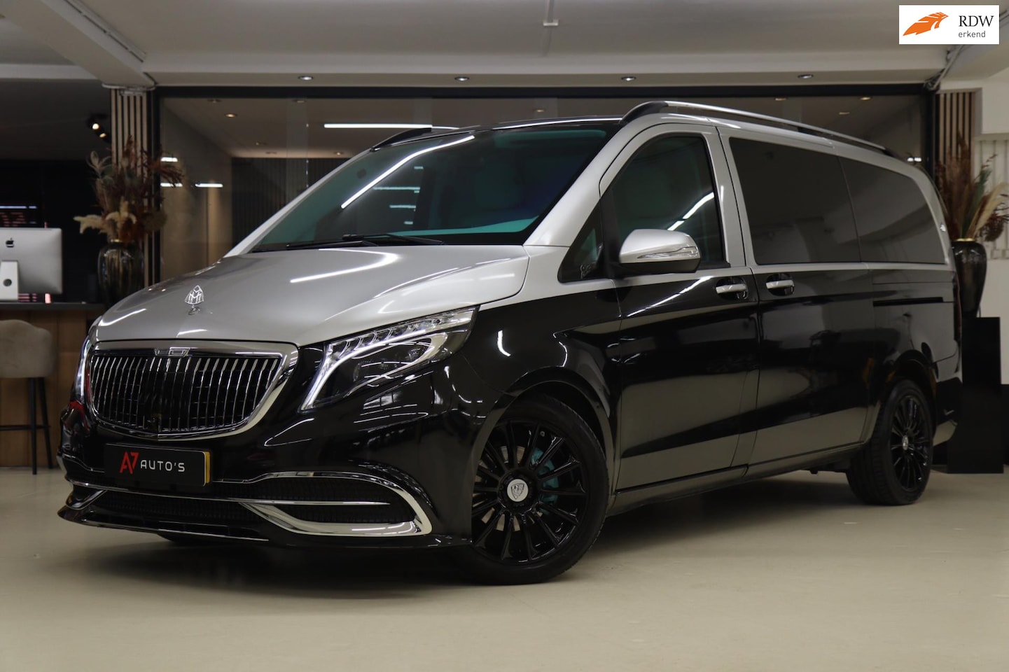 Mercedes-Benz V-klasse - 220 CDI Lang Edition MAYBACH LOOK /VIP/STERRENHEMEL/BOMVOL - AutoWereld.nl