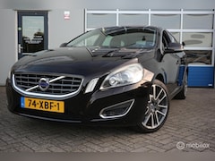 Volvo V60 - 1.6 T3 Summum XENON/LEDER/PDC/ECC/NAP