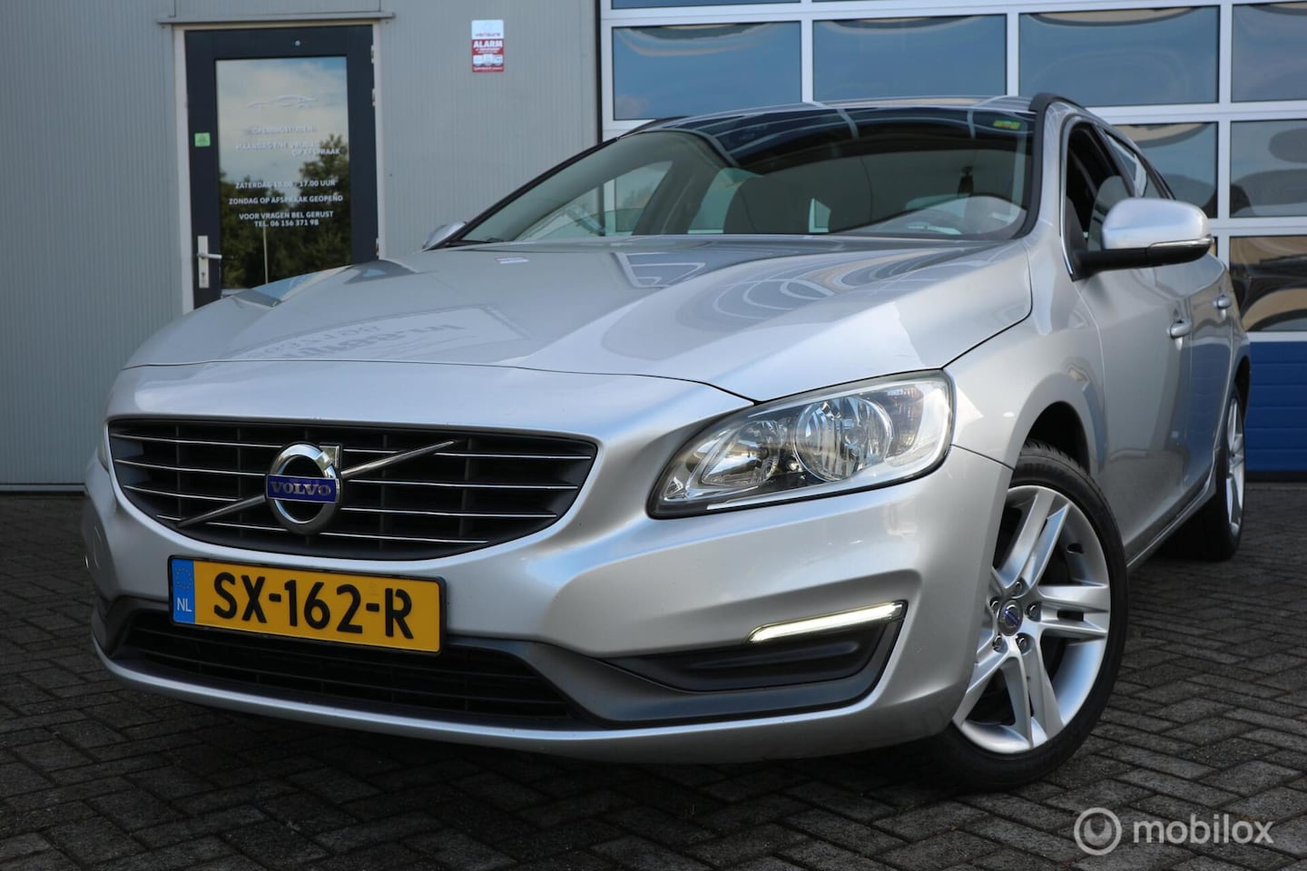 Volvo V60 - 1.6 D2 AIRCO-ECC/NAVIGATIE/TREKHAAK/PDC/LMV - AutoWereld.nl