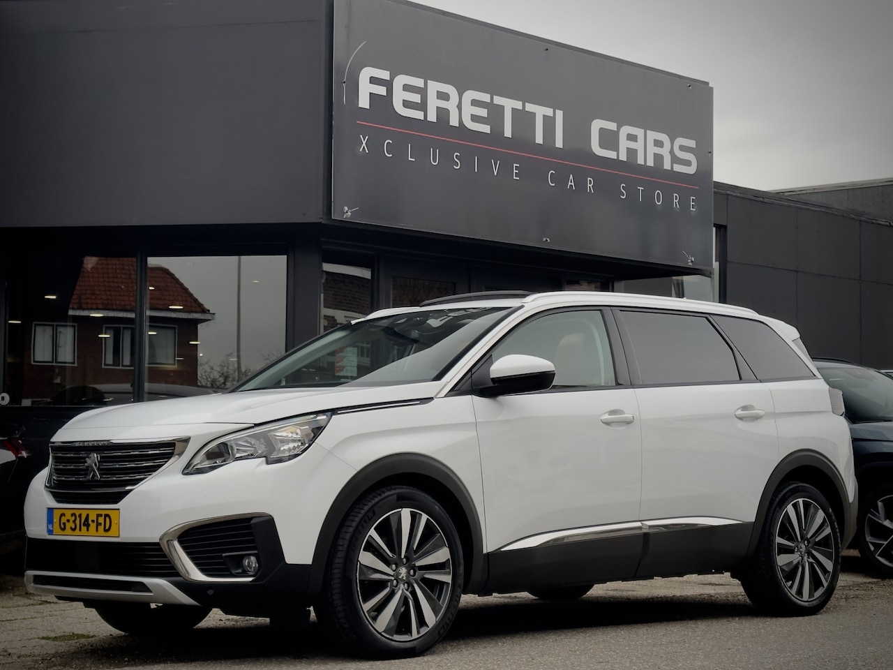 Peugeot 5008 - 1.2 AUT8 ALLURE 131PK 7PERS PANODAK LEDER NAVI CAMERA APPLE-CARPLAY LED LMV PDC - AutoWereld.nl
