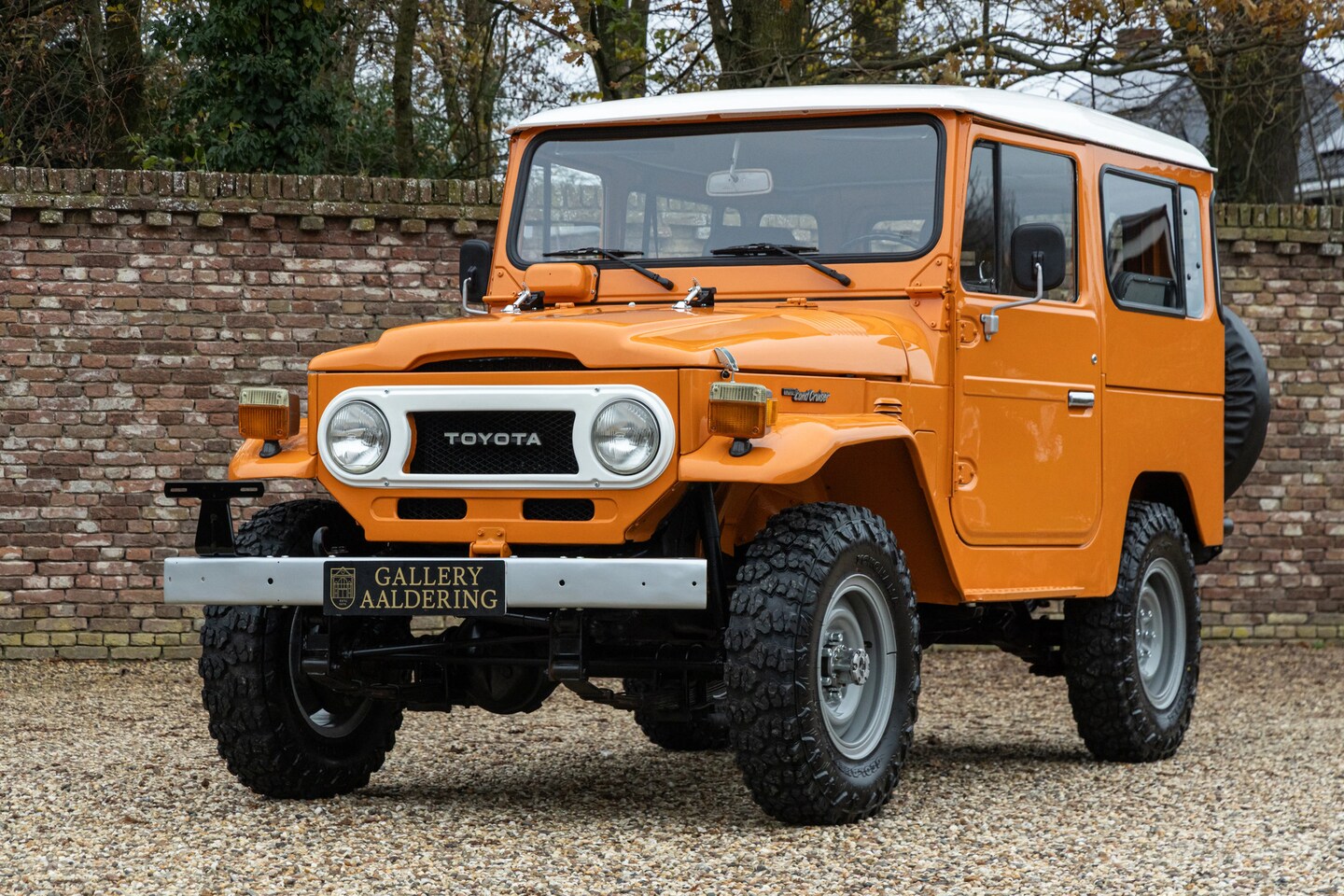 Toyota Land Cruiser - FJ40 Hardtop "Pollux Orange" A complete body-off (bare metal) restoration down to the last - AutoWereld.nl