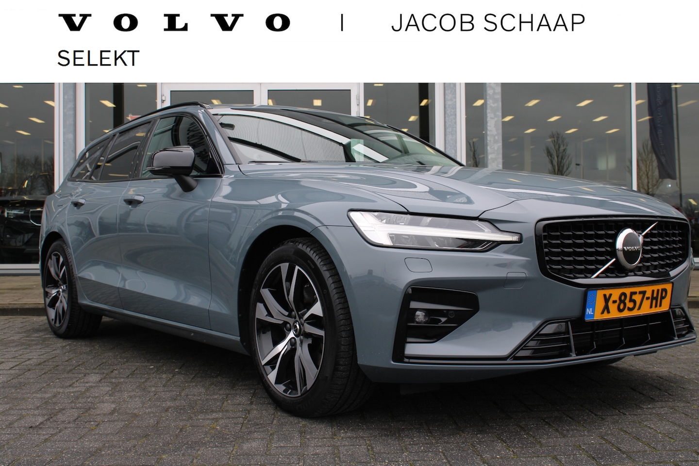 Volvo V60 - 2.0 B4 Plus Dark | Schuif/kantel dak | Camera | Getint glas achter | Stoel/stuur verwarmd - AutoWereld.nl