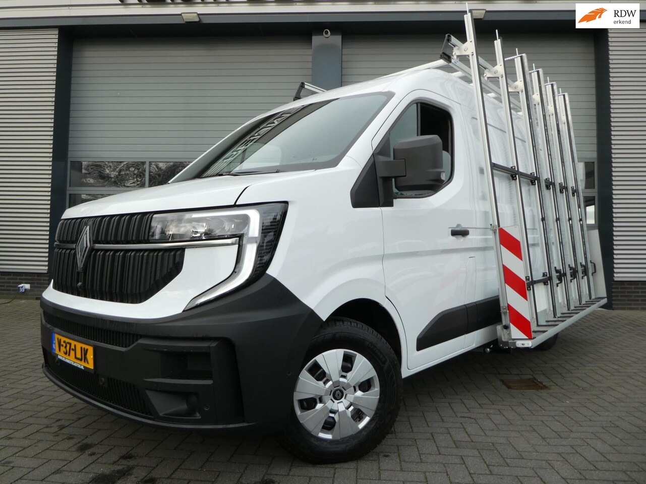 Renault Master - T35 2.0 dCi 150pk, L2H2, Glasresteel, Glaswagen, Glasauto, Apple Carplay. - AutoWereld.nl