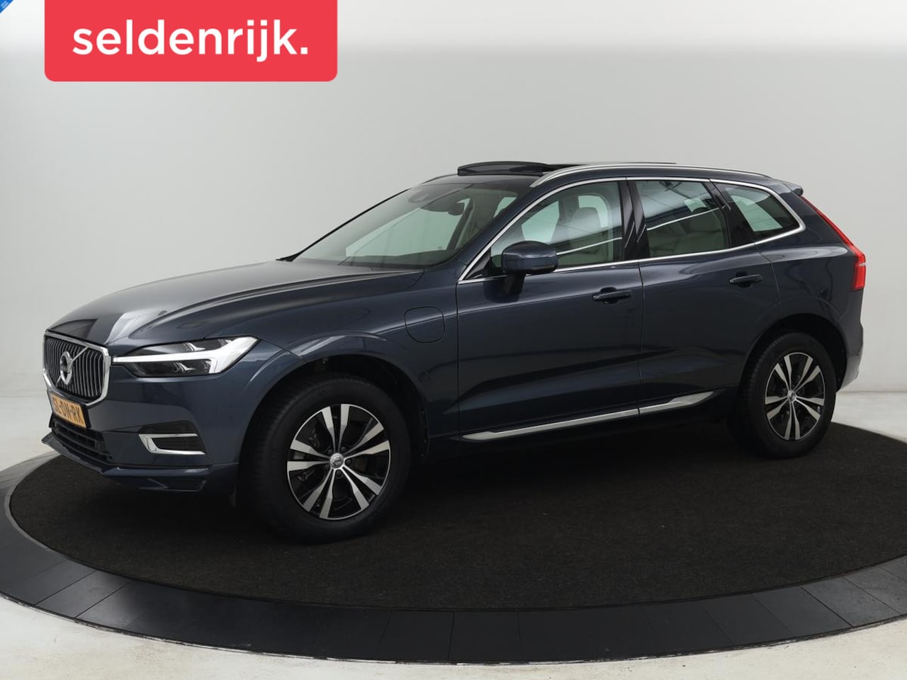 Volvo XC60 - 2.0 Recharge T6 AWD Business Pro | Panoramadak | Leder | Camera | Carplay | Navigatie | Fu - AutoWereld.nl