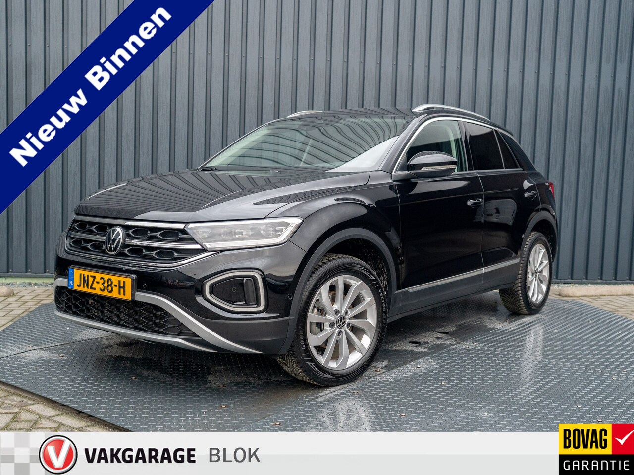 Volkswagen T-Roc - 1.5 TSI Life Edition | IQ Light | Navi | Stoelverw. | Trekhaak afnb. | Prijs Rijklaar!! - AutoWereld.nl