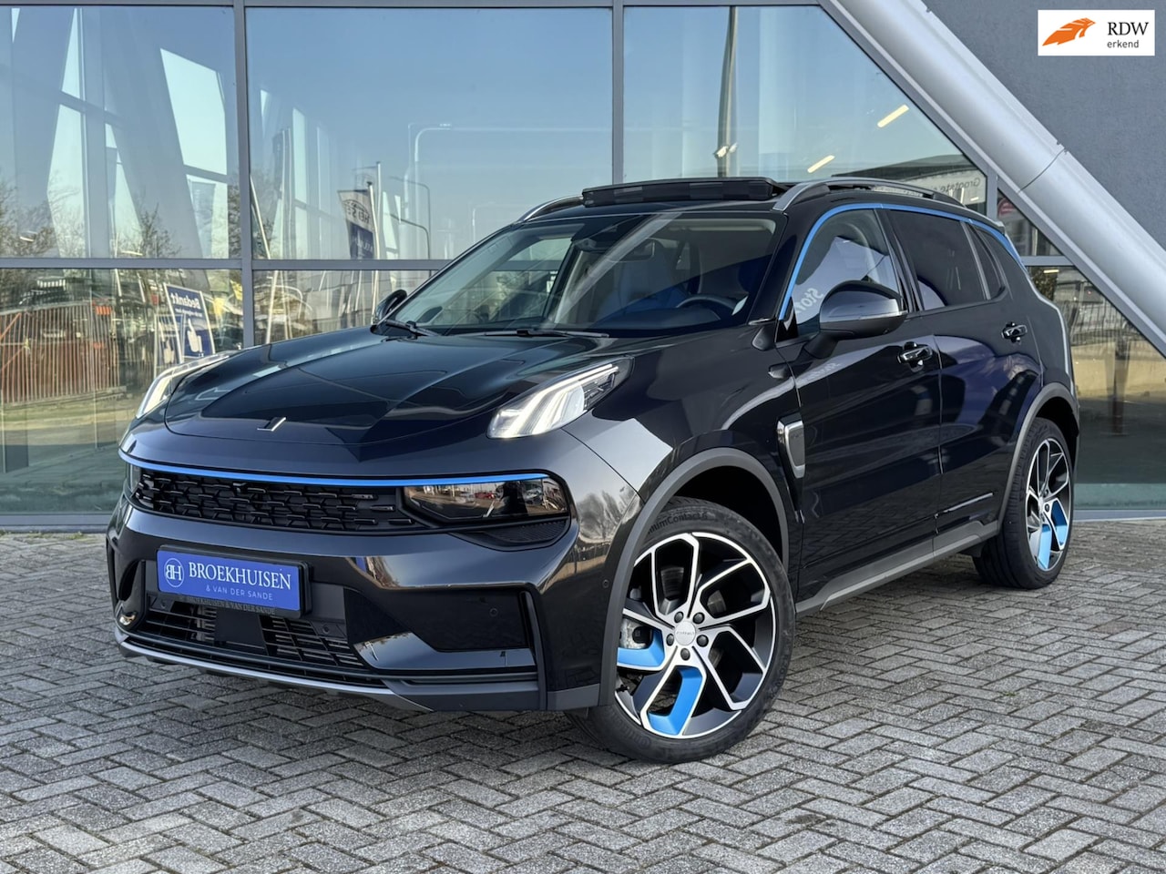Lynk & Co 01 - 1.5 Plug-in hybrid 6,6 KwH Accu 261pk Panoramadak / 360 Camera / Navigatie - AutoWereld.nl