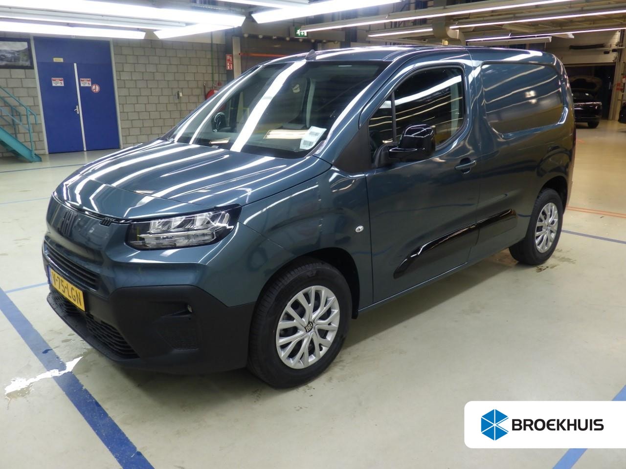 Fiat E-Doblo - 50 kWh 3-ZITS | DRAADLOOS CARPLAY | NAVI 10" | RIJKLAARPRIJS!! - AutoWereld.nl