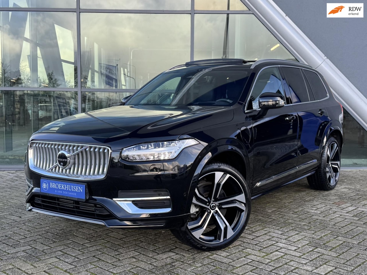 Volvo XC90 - 2.0 T8 Plug-in hybrid AWD Ultra Bright 455pk Luchtvering / Bowers Wilkins Audio / Trekhaak - AutoWereld.nl