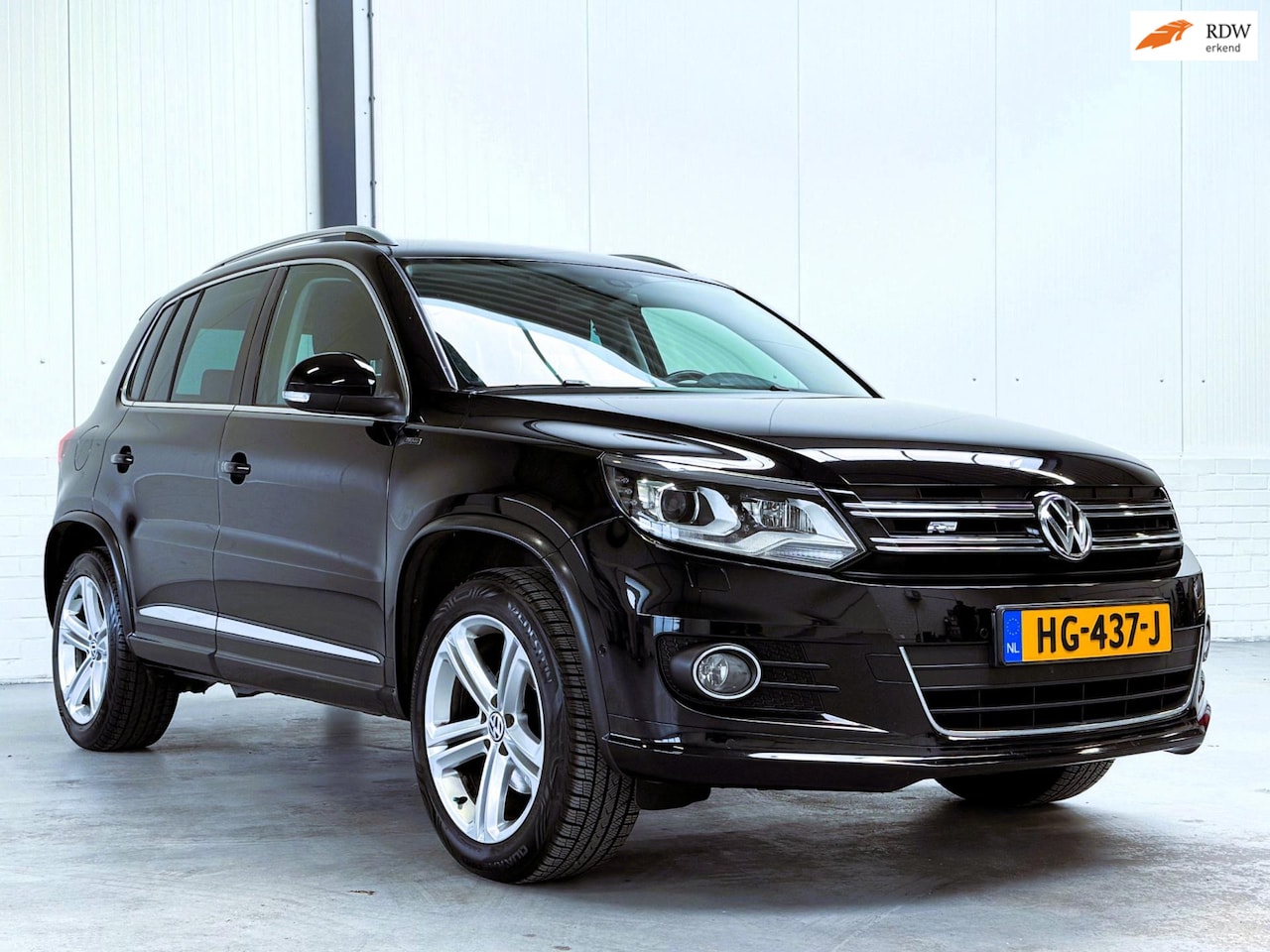 Volkswagen Tiguan - 1.4 TSI R-Line Edition 1e Eigenaar|Trekhaak - AutoWereld.nl