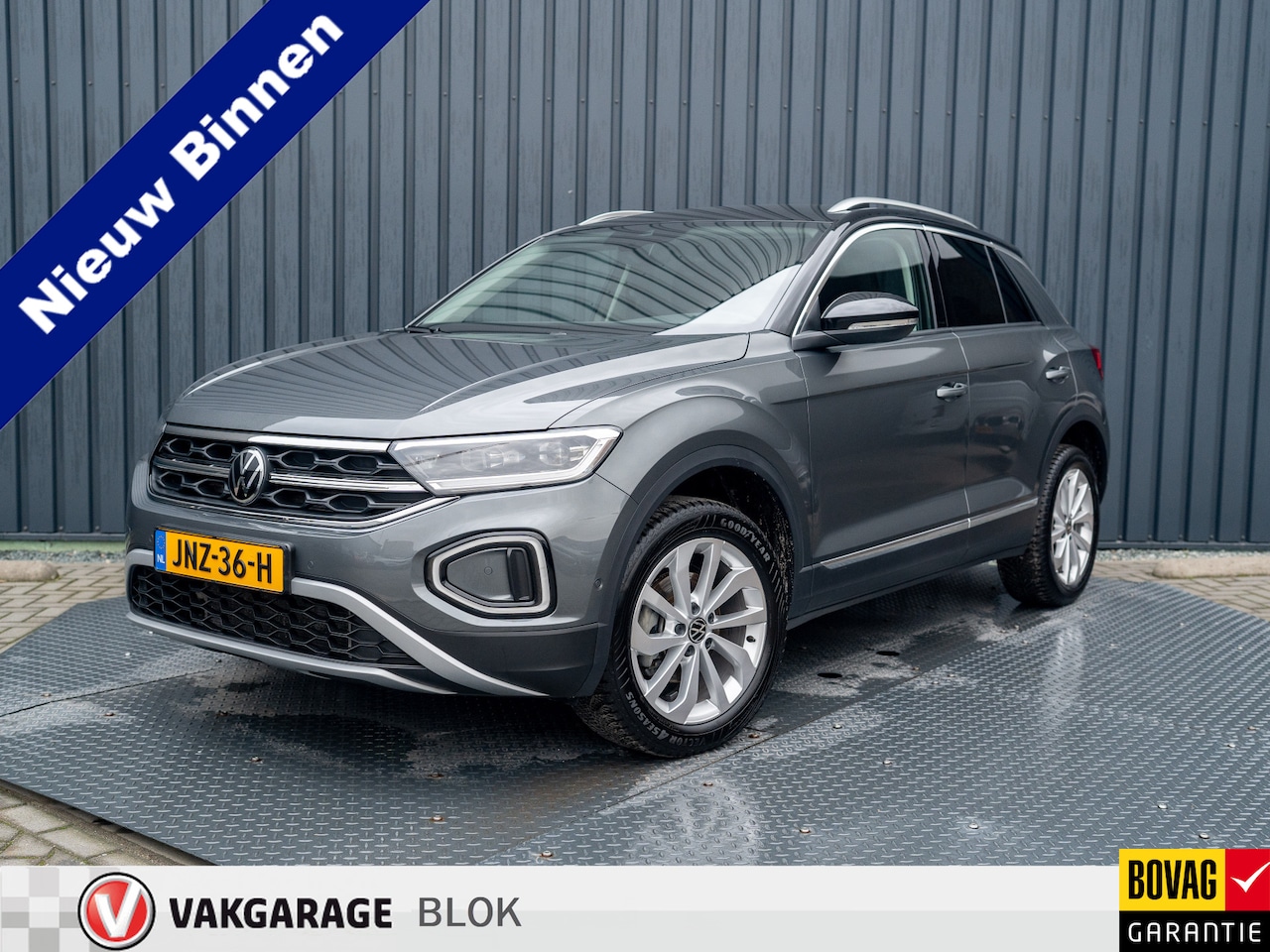Volkswagen T-Roc - 1.5 TSI Life Edition | IQ Light | Trekhaak afnb. | Navi | Stoelverw. | Prijs Rijklaar!! - AutoWereld.nl