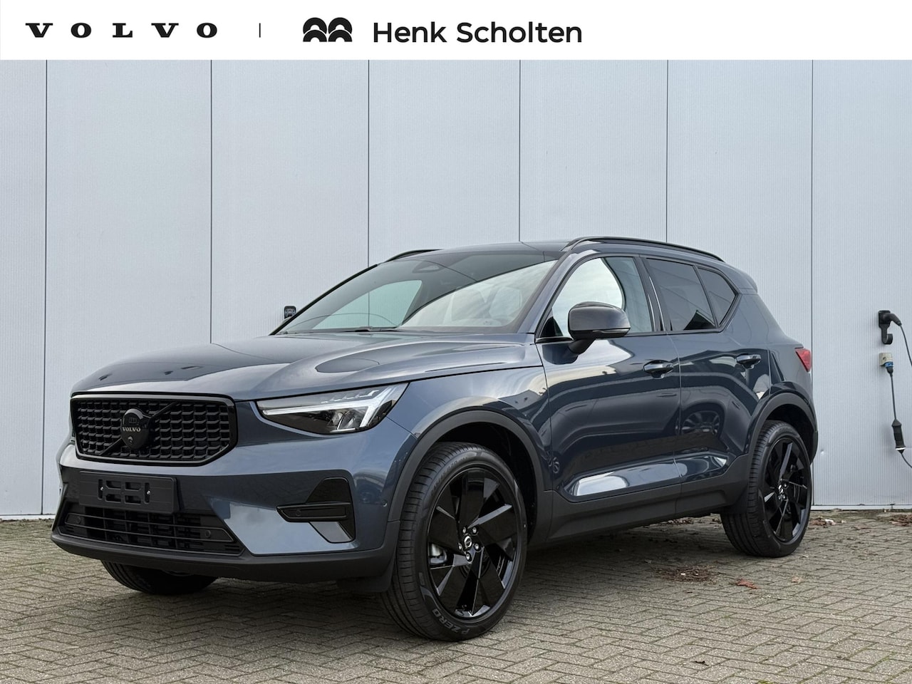 Volvo XC40 - B4 Plus Black Edition **DIRECT LEVERBAAR** Panoramadak | 360 graden camera | 20 inch licht - AutoWereld.nl