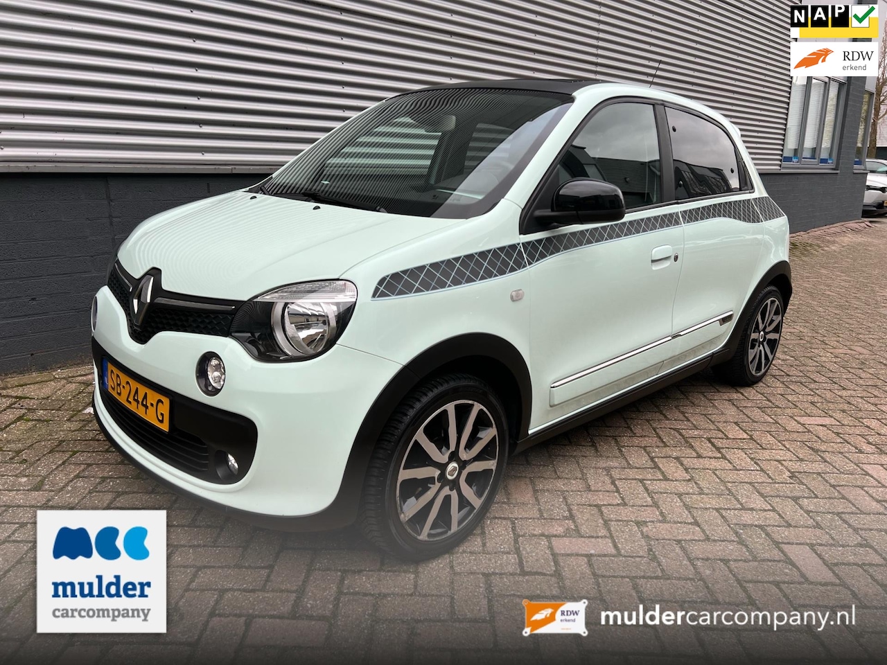 Renault Twingo - 1.0 SCe La Parisienne Automaat / Cabrio Top / Parkeer sensoren / Clima / Leer / MCC / Goud - AutoWereld.nl