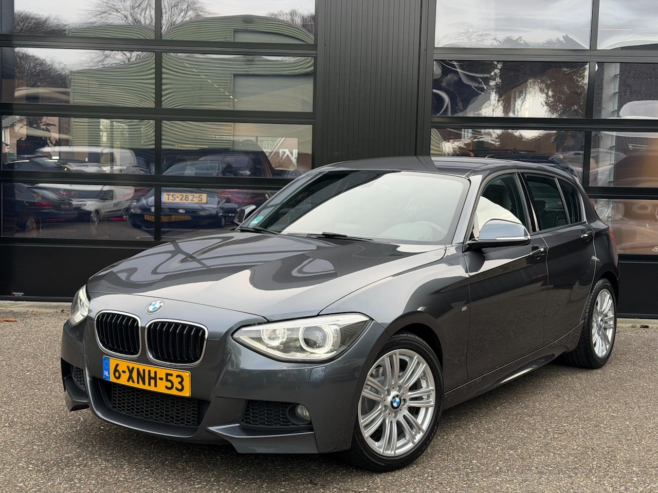 BMW 1-serie - 116i M-Sport Shadowline Mineralgrau Metallic - AutoWereld.nl