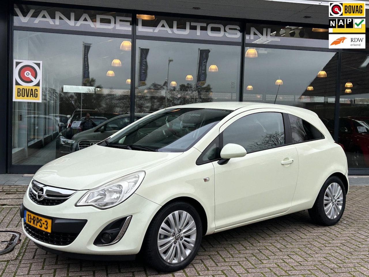 Opel Corsa - 1.4-16V Edition Navi Airco Cruise LM-Velgen NAP NL-Auto Dealeronderhouden! - AutoWereld.nl