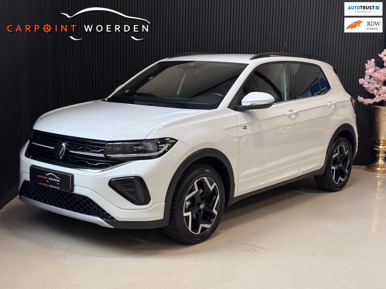 Volkswagen T-Cross - 1.5 TSI R-Line DSG | IQ LED | CAMERA | TREKHAAK | NIEUWSTAAT! - AutoWereld.nl