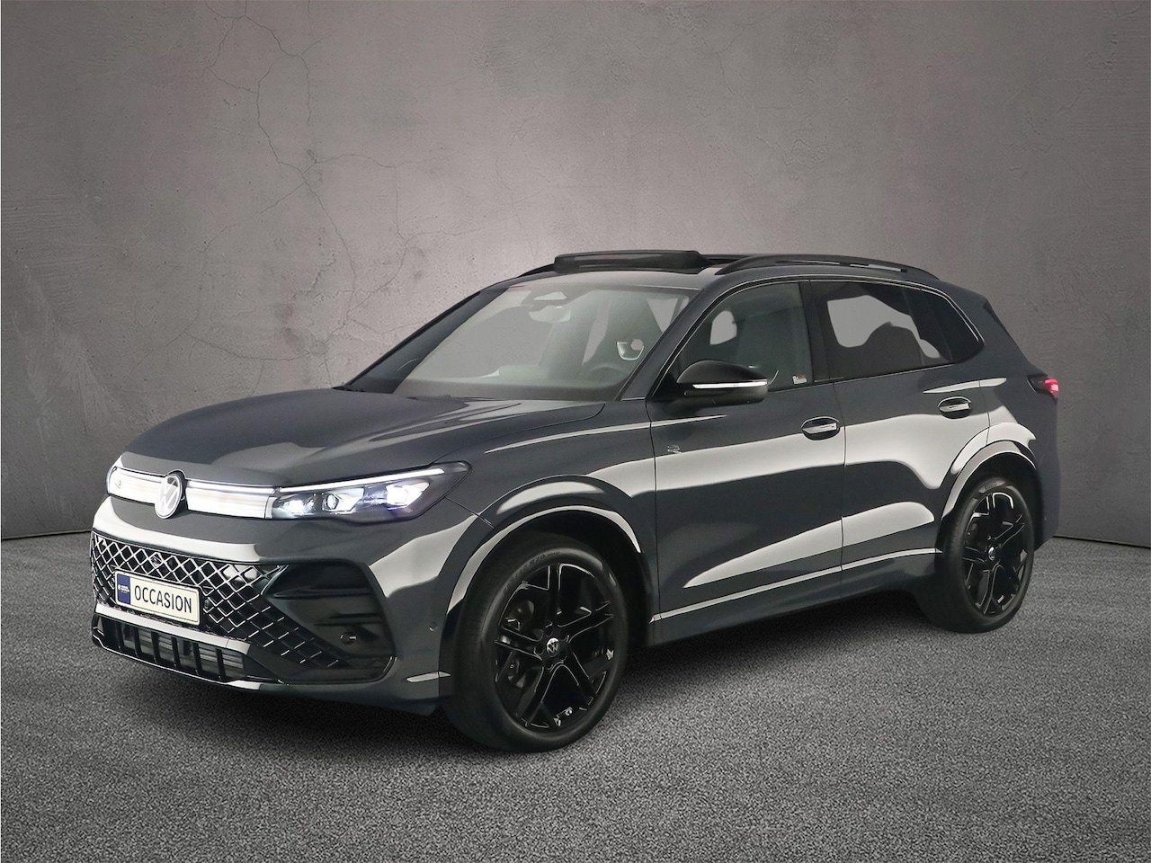 Volkswagen Tiguan - R-Line Edition 1.5 eTSI 150pk DSG Automaat Trekhaak, Adaptive cruise control, 360 camera, - AutoWereld.nl