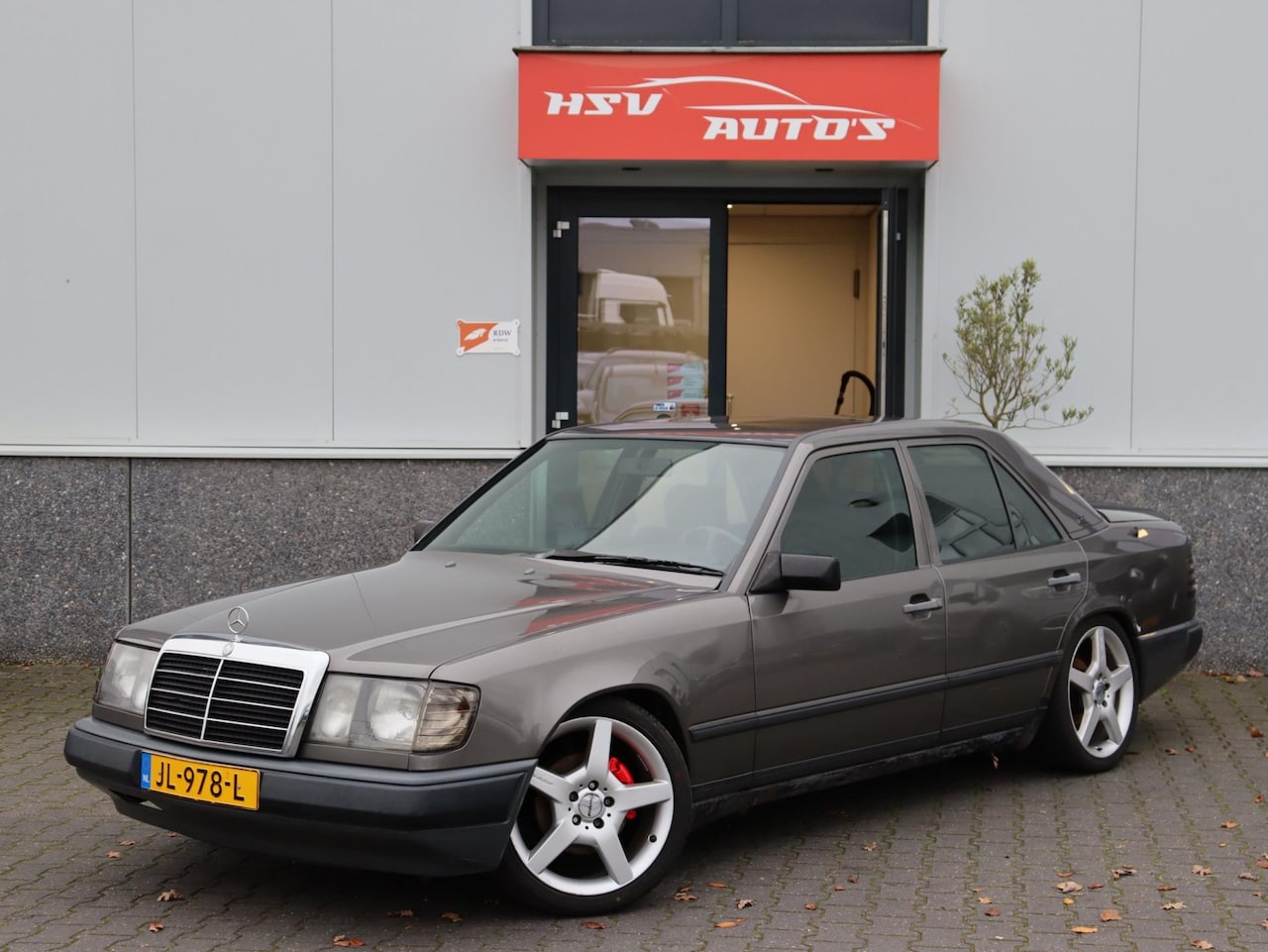 Mercedes-Benz 200-500 (W124) - 260 E *apk 06-2026* - AutoWereld.nl