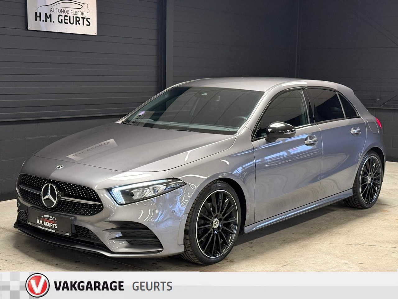Mercedes-Benz A-klasse - 200 AMG Line Navi Camera Night Pack 19Inch Led 60.000dkm! Nieuwe Staat! - AutoWereld.nl