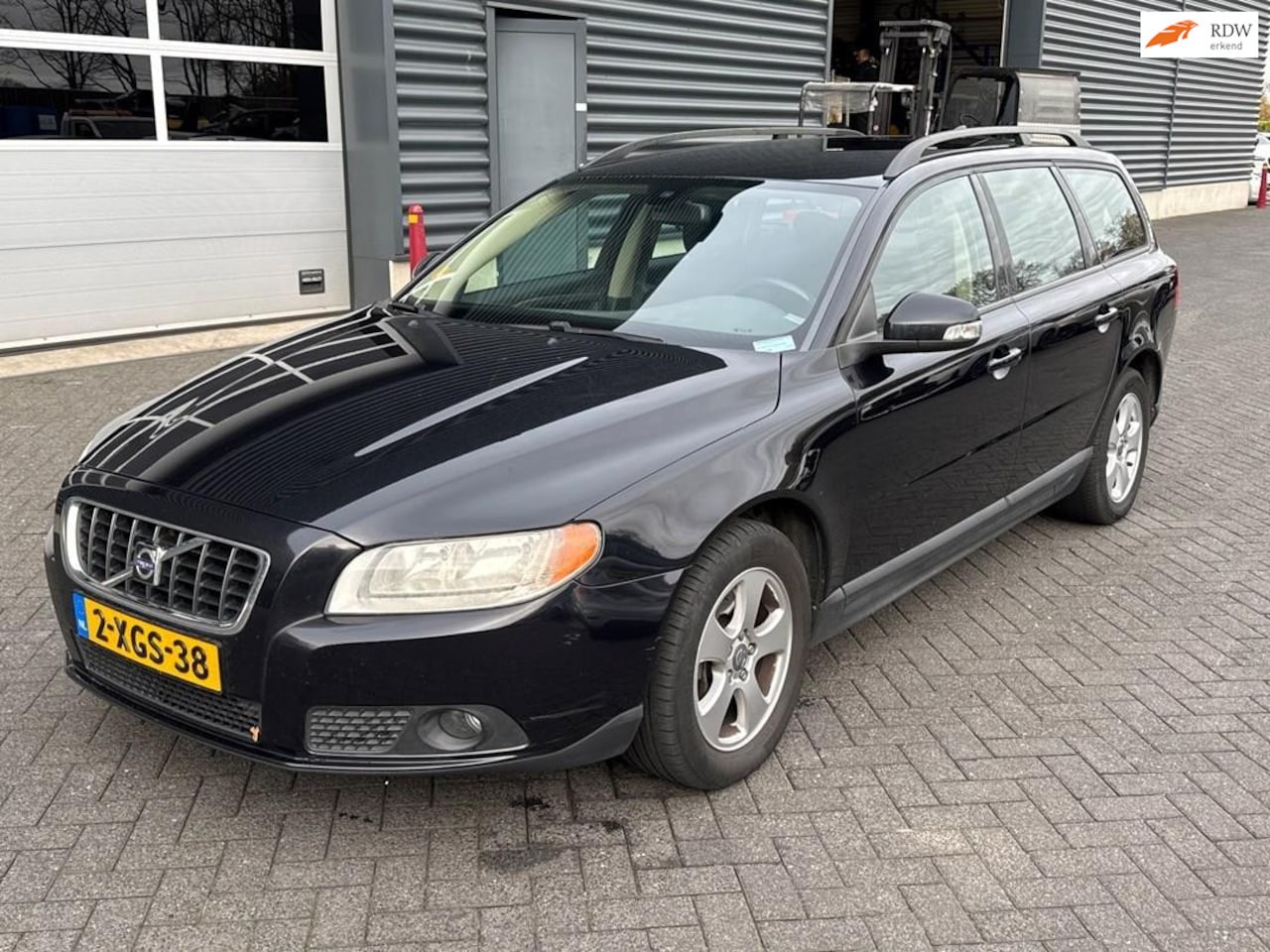 Volvo V70 - 2.4 D 2.4D, airco, trekhaak, cruise control, stoelverwarming - AutoWereld.nl