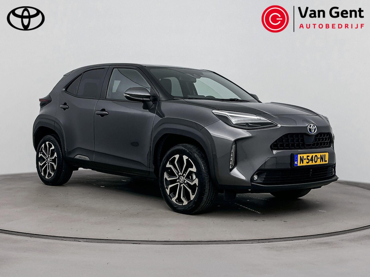 Toyota Yaris Cross - 1.5 Hybrid First Edition | Navigatie | Adaptive Cruise | Keyless | Full LED | Apple Carpla - AutoWereld.nl