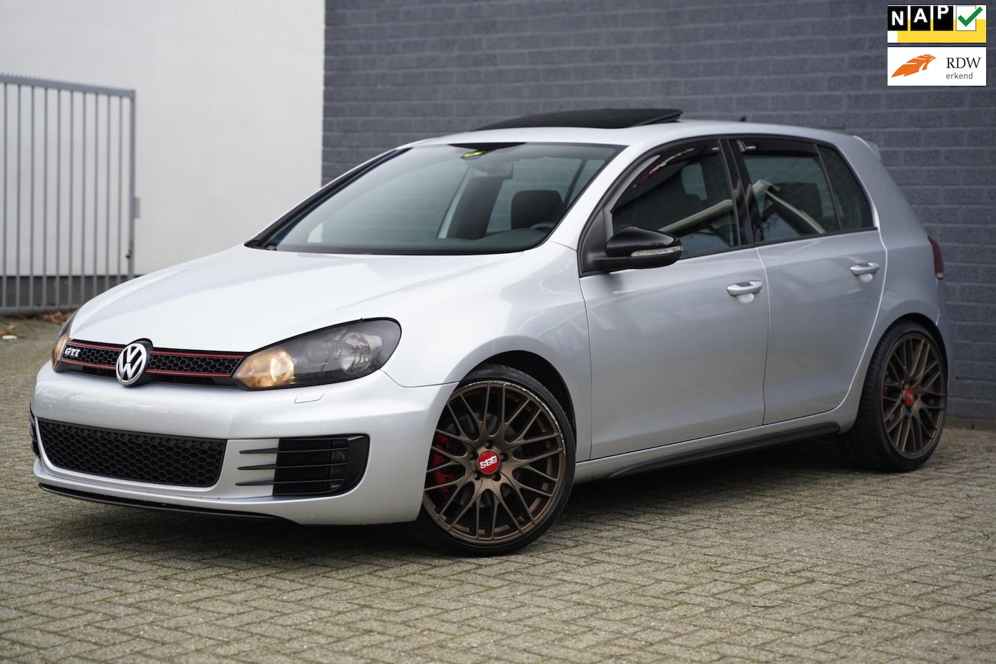Volkswagen Golf - 2.0 GTI 211pk Revisie motor, Schuifdak, Navi - AutoWereld.nl