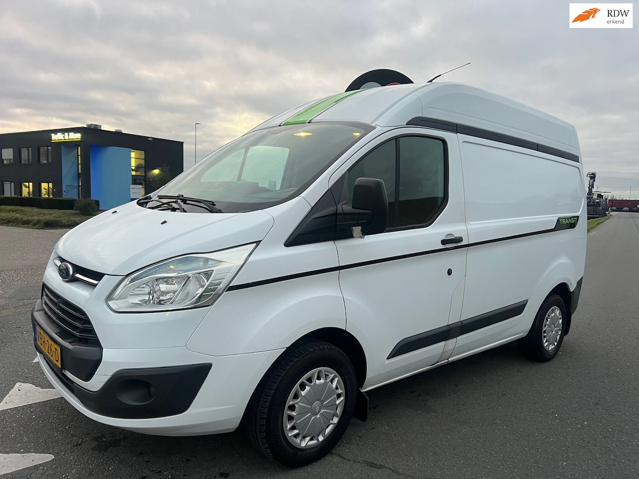 Ford Transit Custom - 2016 * Euro 6 * 290 2.2 TDCI L1H2 * Marge * HOOGDAK - AutoWereld.nl