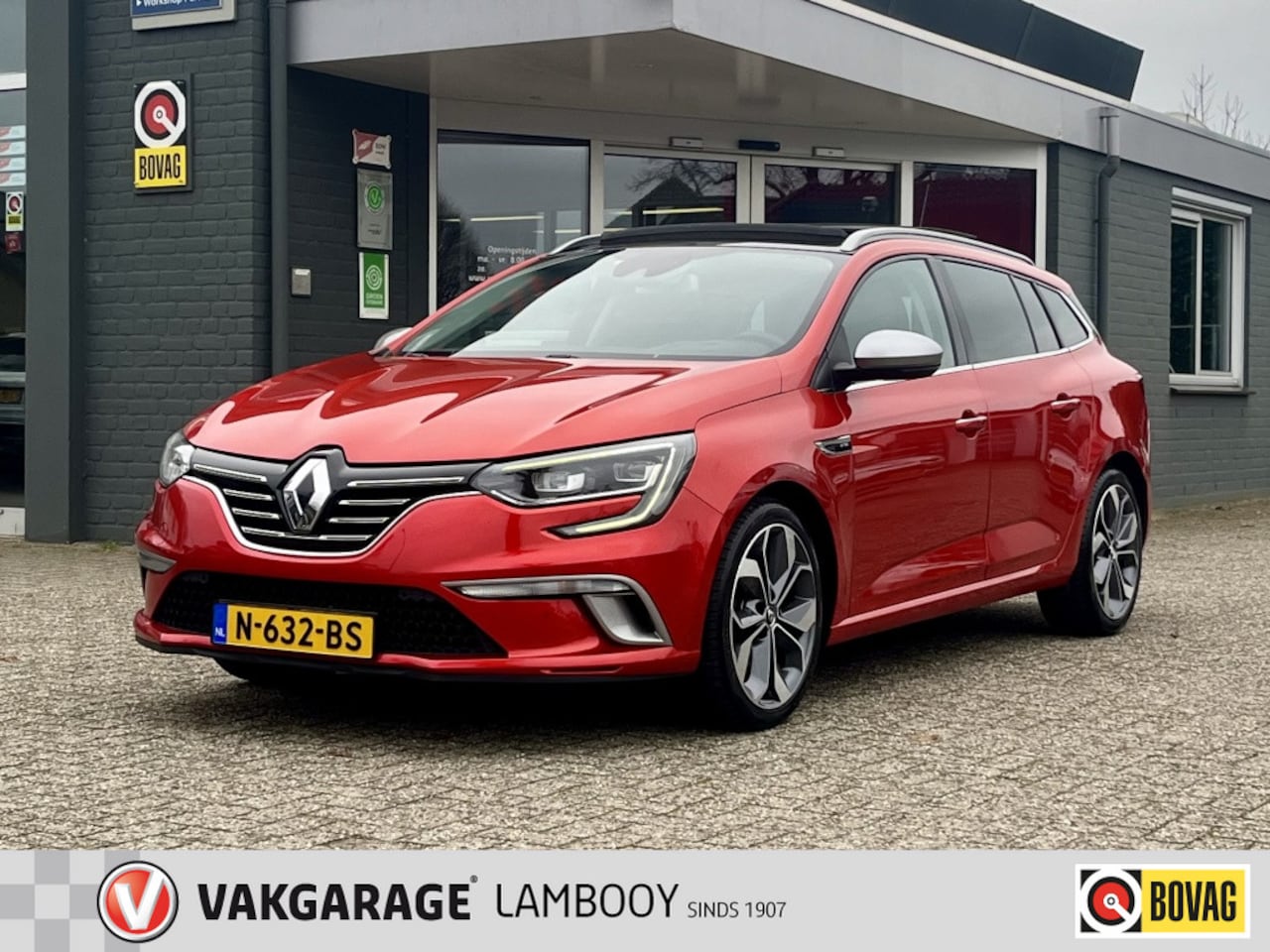 Renault Mégane Estate - 1.3 TCe 140PK GT-Line Pano Navi Camera Trekhaak Keyless - AutoWereld.nl