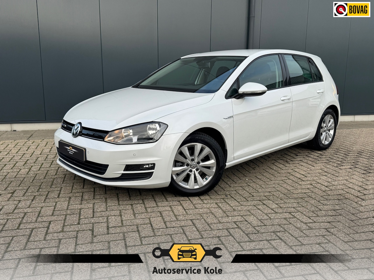 Volkswagen Golf - 1.0 TSI Comfortline * Navigatie * Parkeersensoren * Climate Control * - AutoWereld.nl