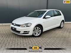 Volkswagen Golf - 1.0 TSI Comfortline * Navigatie * Parkeersensoren * Climate Control