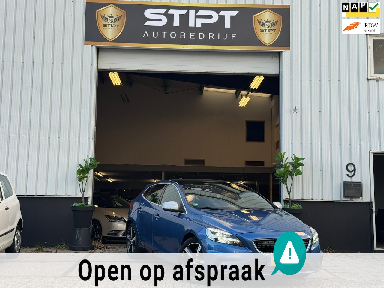 Volvo V40 - 1.5 T3 Polar+ Sport|R DESIGN|AUTOMAAT|ALCANTARA|DEALER ONDERHOUDEN - AutoWereld.nl