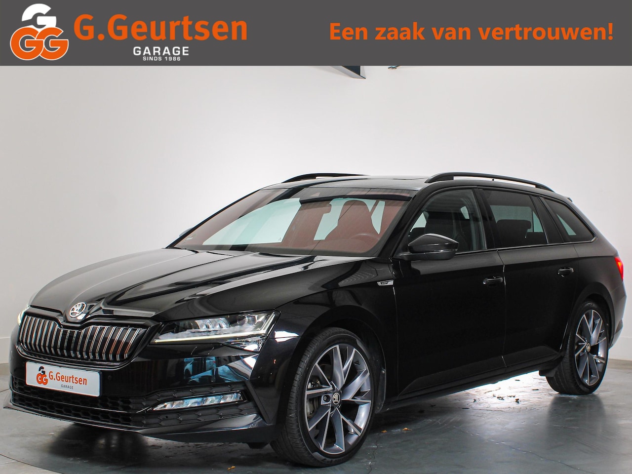 Skoda Superb Combi - 1.4 TSI iV Sportline Black Edition Panoramadak, LED, Sportstoelen, Alcantara, Memory, Came - AutoWereld.nl