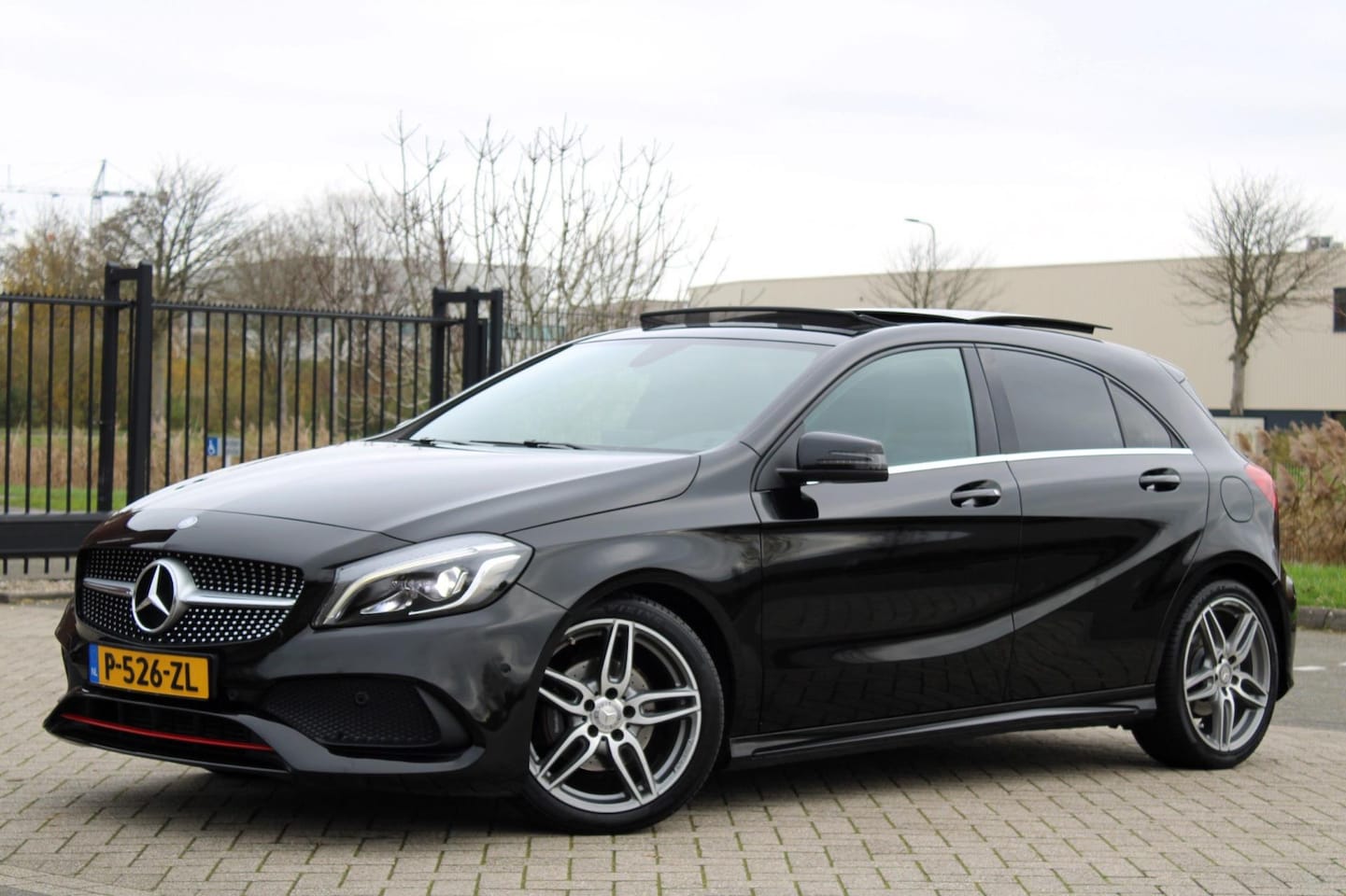 Mercedes-Benz A-klasse - 160 AMG Night Edition l Pano l Navi - AutoWereld.nl