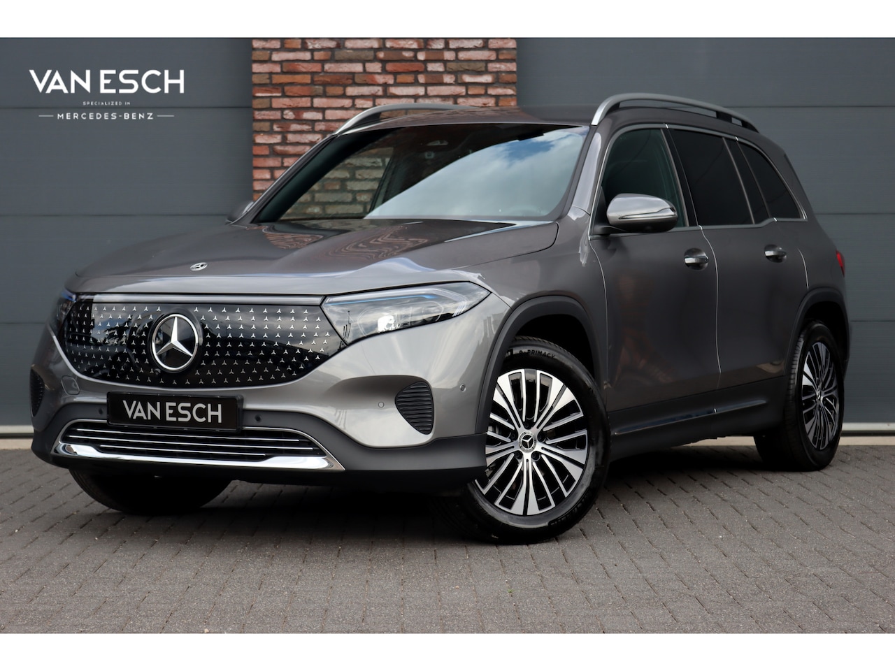 Mercedes-Benz EQB - 300 4MATIC Luxury Line 71 kWh | Facelift | Memory | Advanced Sound System | Surround Camer - AutoWereld.nl