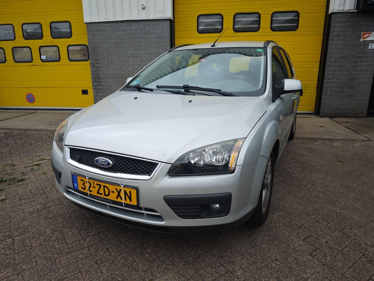 Ford Focus Wagon - 1.8-16V Ambiente FlexiFuel 1.8-16V Ambiente Flexifuel, Airco, 4-seizoensbanden - AutoWereld.nl