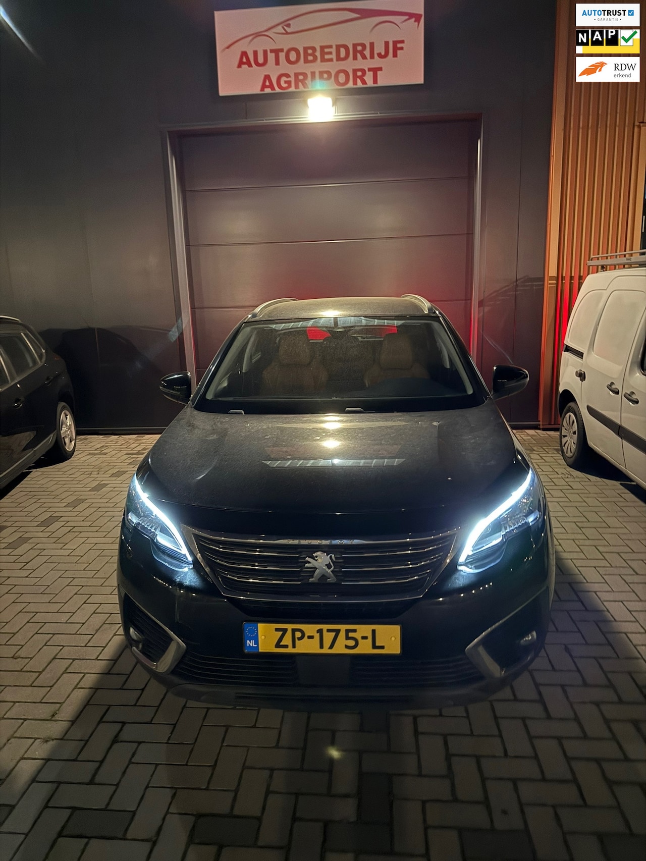 Peugeot 5008 - 1.2 PureTech Blue Lease Executive 1.2 PureTech Blue Lease Executive - AutoWereld.nl