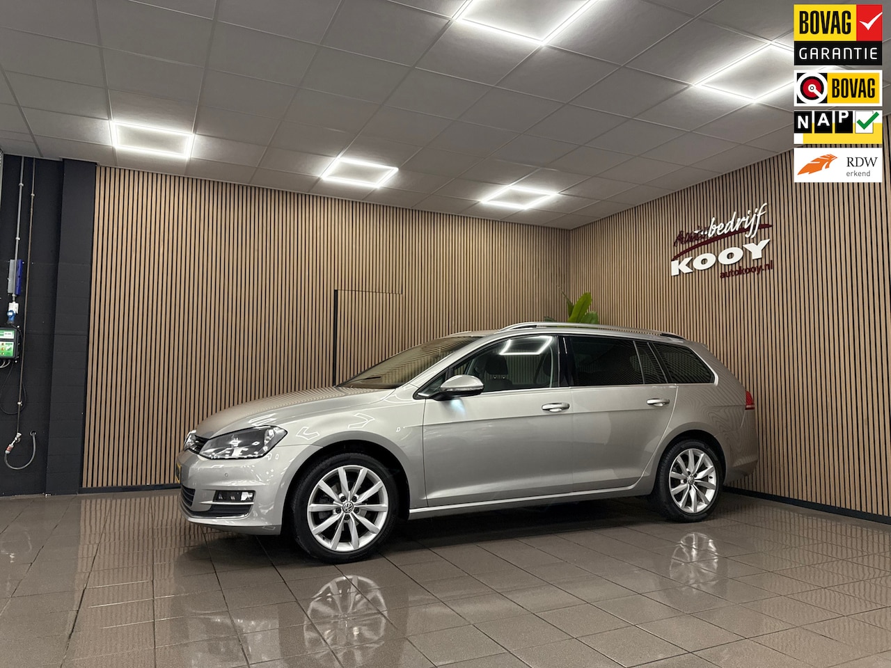 Volkswagen Golf Variant - 1.2 TSI Highline * Automaat / Panoramadak / Navigatie / Camera / NL Auto * - AutoWereld.nl