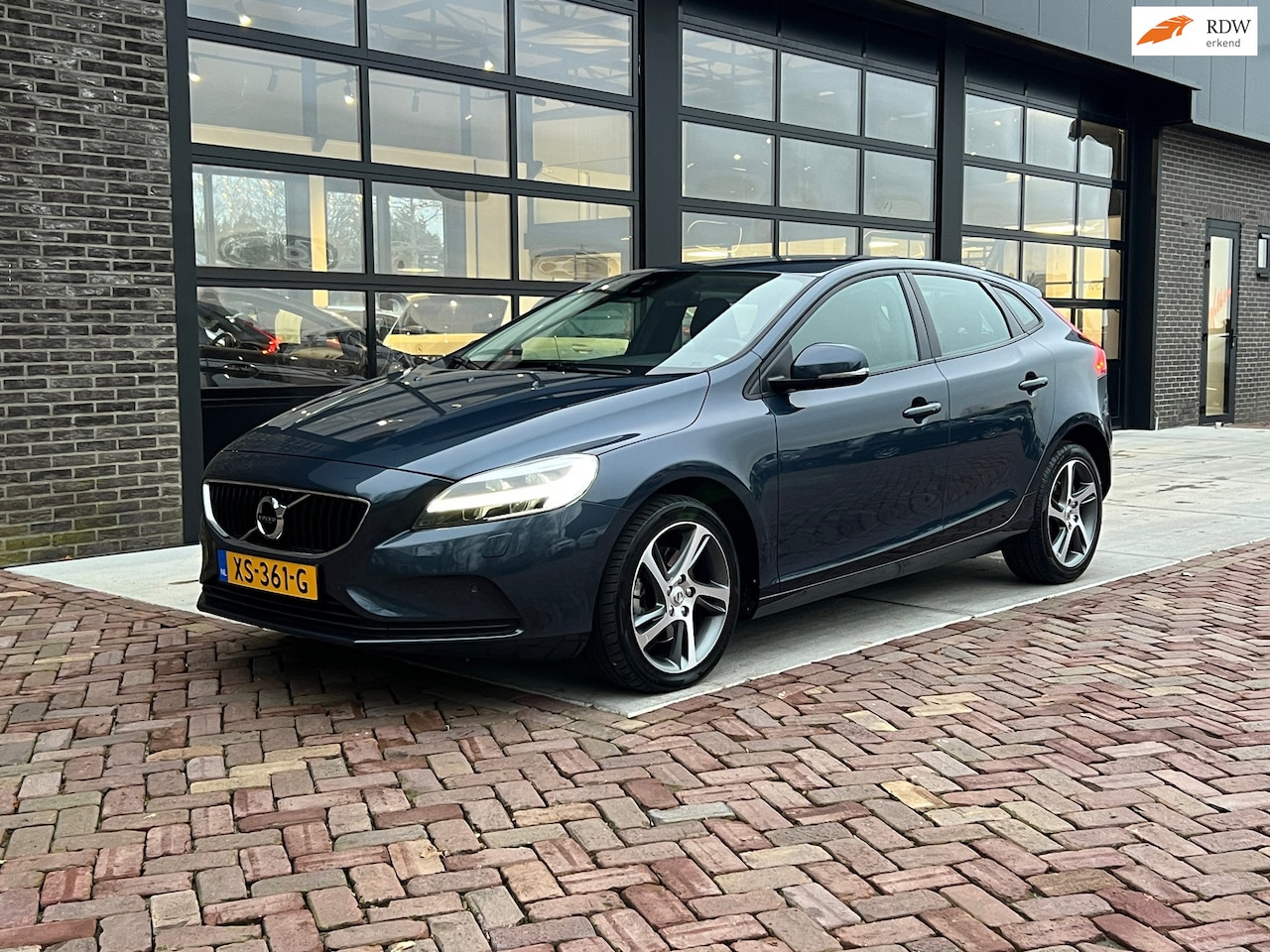 Volvo V40 - 2.0 T2 Inscription | Keyless | Camera | Navi | - AutoWereld.nl