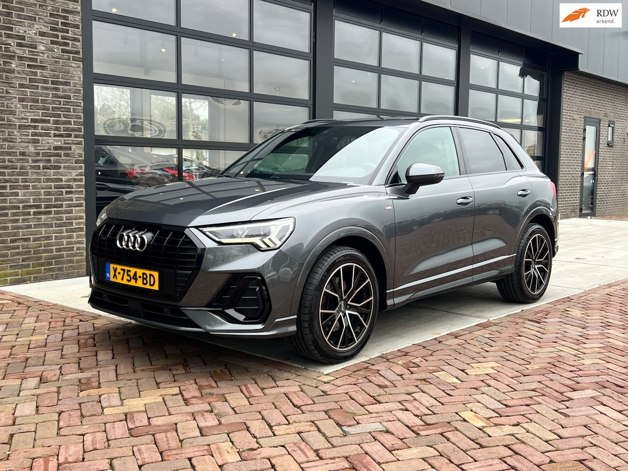 Audi Q3 - 40 TFSI quattro S Line edition one | Pano | Virtual | Leer | VOL! | - AutoWereld.nl