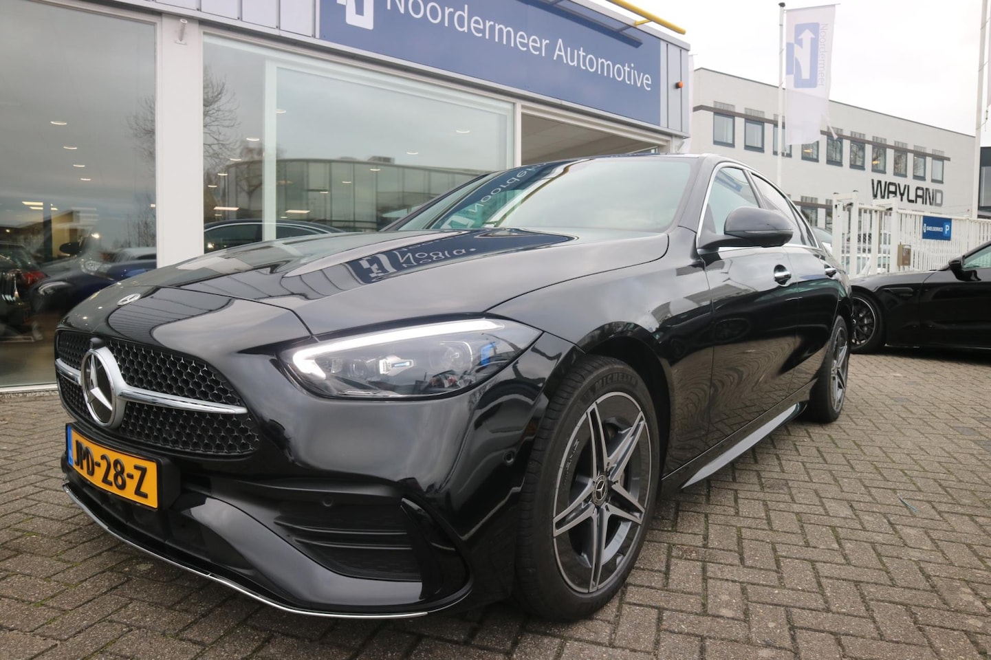 Mercedes-Benz C-klasse - 300 e AMG Line / navigatie / camera / app / burmester - AutoWereld.nl