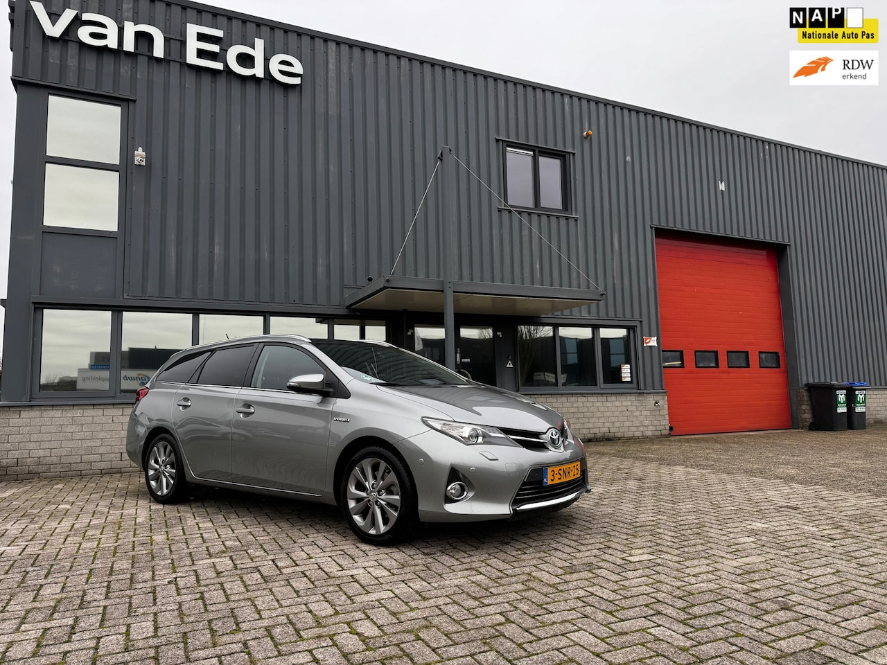 Toyota Auris Touring Sports - 1.8 Hybrid Lease Pro Leer Pano Navi Vol!!! - AutoWereld.nl