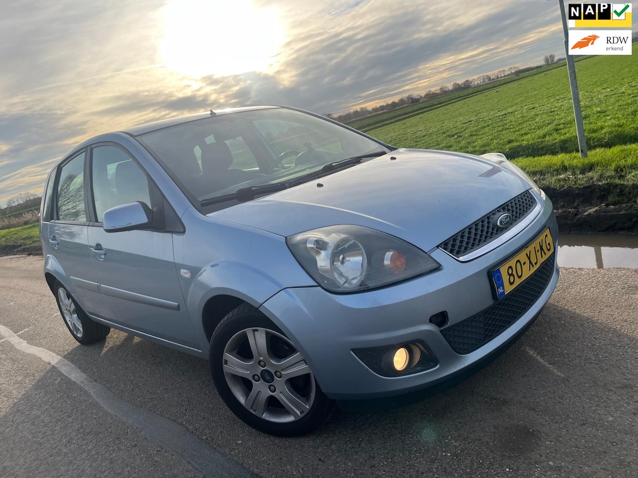 Ford Fiesta - 1.4-16V Futura AUTOMAAT / nap! - AutoWereld.nl