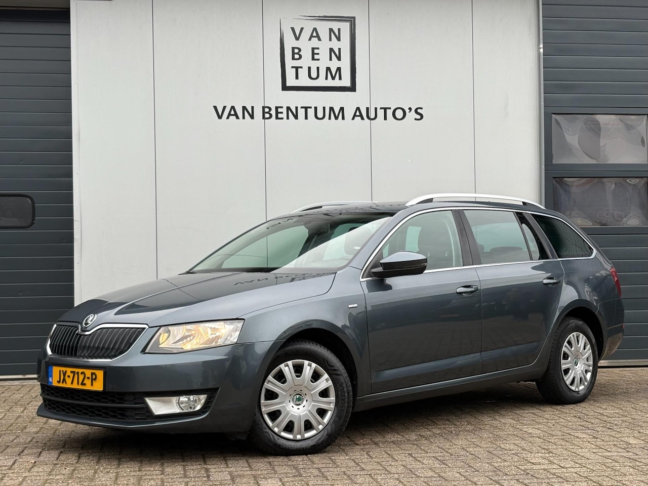 Skoda Octavia Combi - 1.6TDI 110pk Navi Clima Cruise € 5.400,- NETTO - AutoWereld.nl