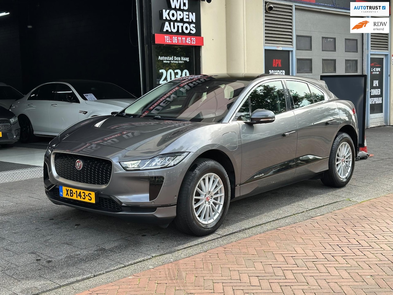 Jaguar I-PACE - EV400 S 90 kWh Leer Navi Camera Carplay Pano - AutoWereld.nl