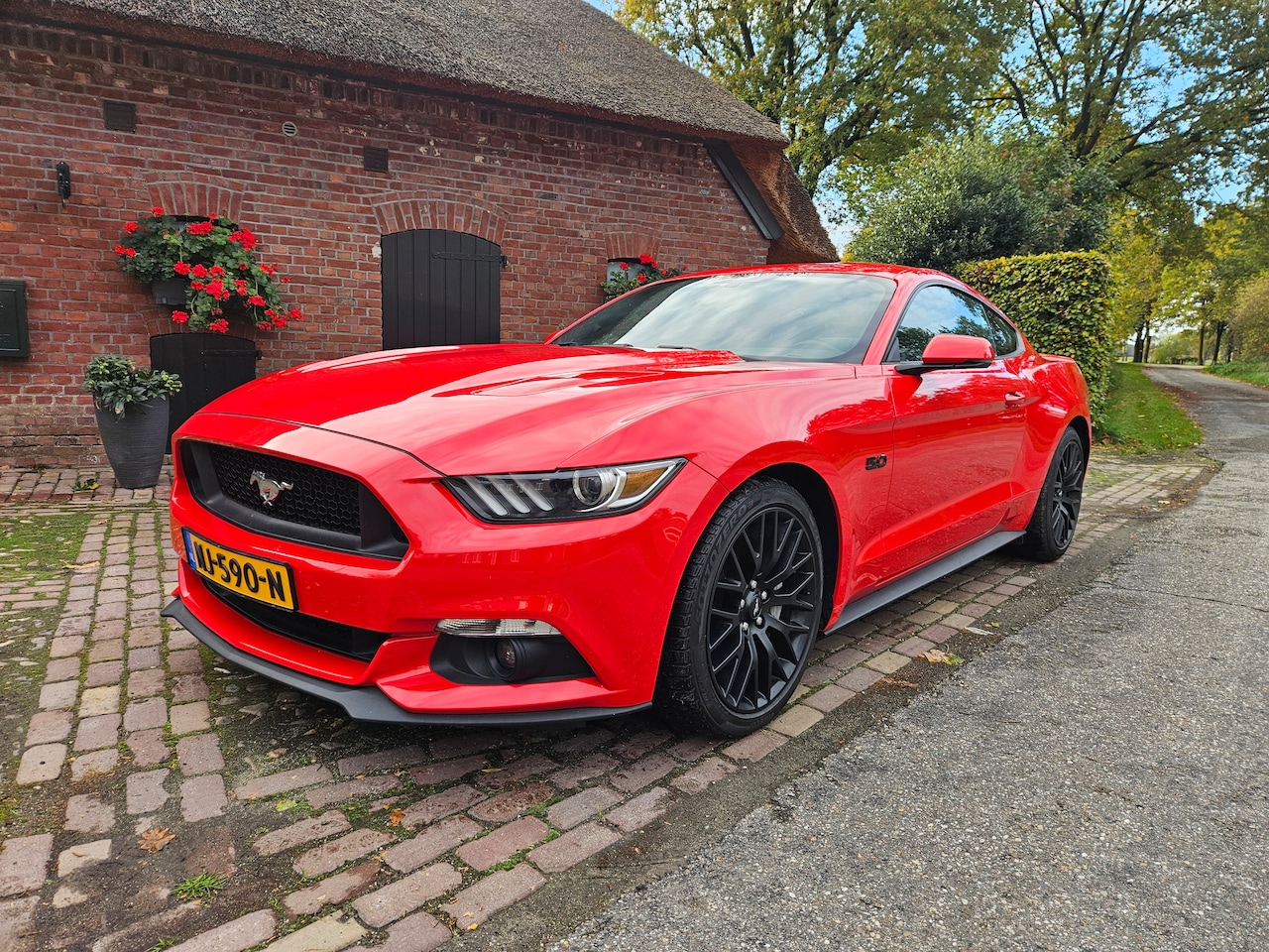 Ford Mustang Fastback - 5.0 GT Full option nieuwstaat!! - AutoWereld.nl