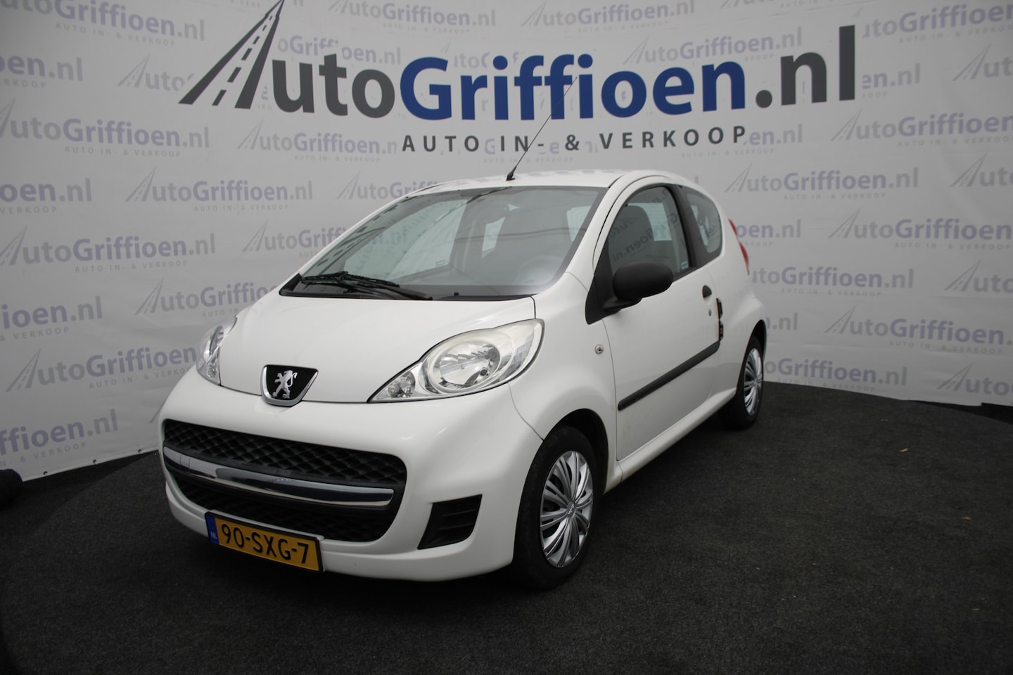 Peugeot 107 - 1.0-12V XR nette 3-deurs met airco - AutoWereld.nl
