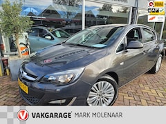 Opel Astra - 1.4 Turbo Cosmo, trekhaak, navigatie