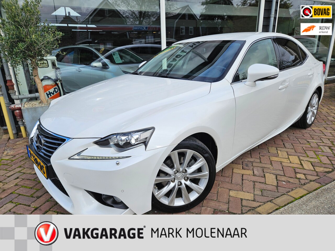 Lexus IS - 300h Luxury Sport Line,leder,memory stoelen,mooie auto - AutoWereld.nl