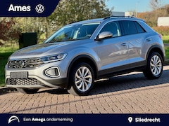 Volkswagen T-Roc - 1.5 TSI 150pk DSG Life Edition | Dodehoeksensoren | Climatronic | Achteruitrijcamera