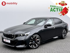 BMW i5 - M60 xDrive M Sportpakket Pro Nw.prijs €135.592, - Trekhaak | Glazen Panoramadak | Driving