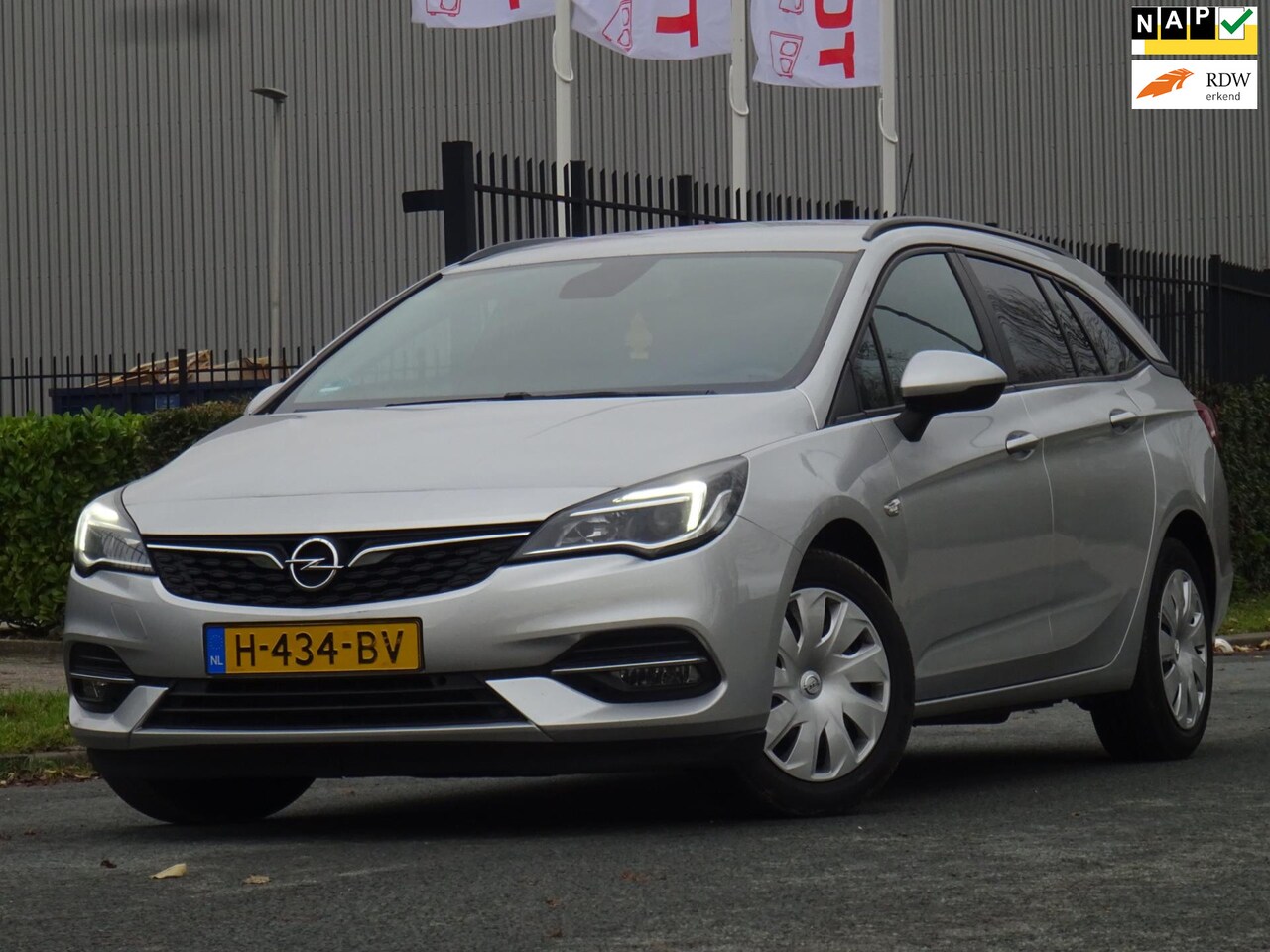 Opel Astra Sports Tourer - 1.2 Business Edition NAP/NAVI/LED - AutoWereld.nl